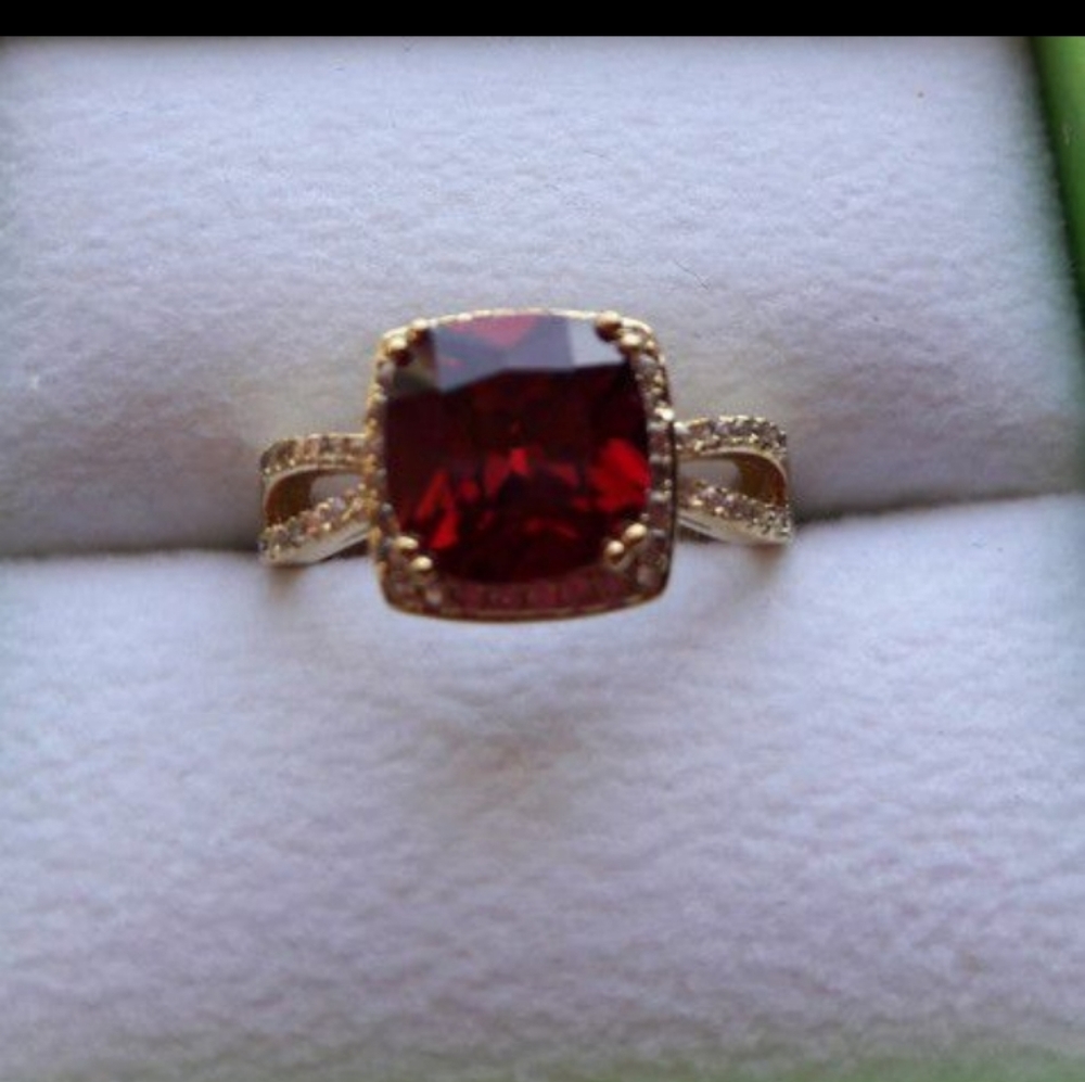 NEW! Garnet Ring Sz:7